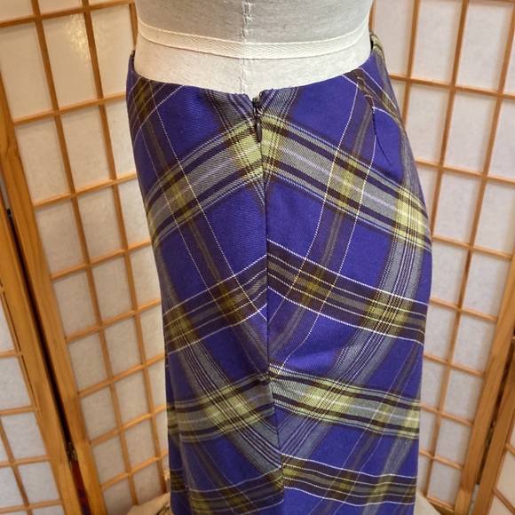 EUC plaid skirt - Picture 2 of 11